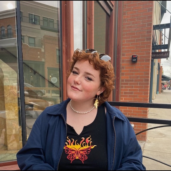 Meet your Posher, Adie - Picture 1 of 1